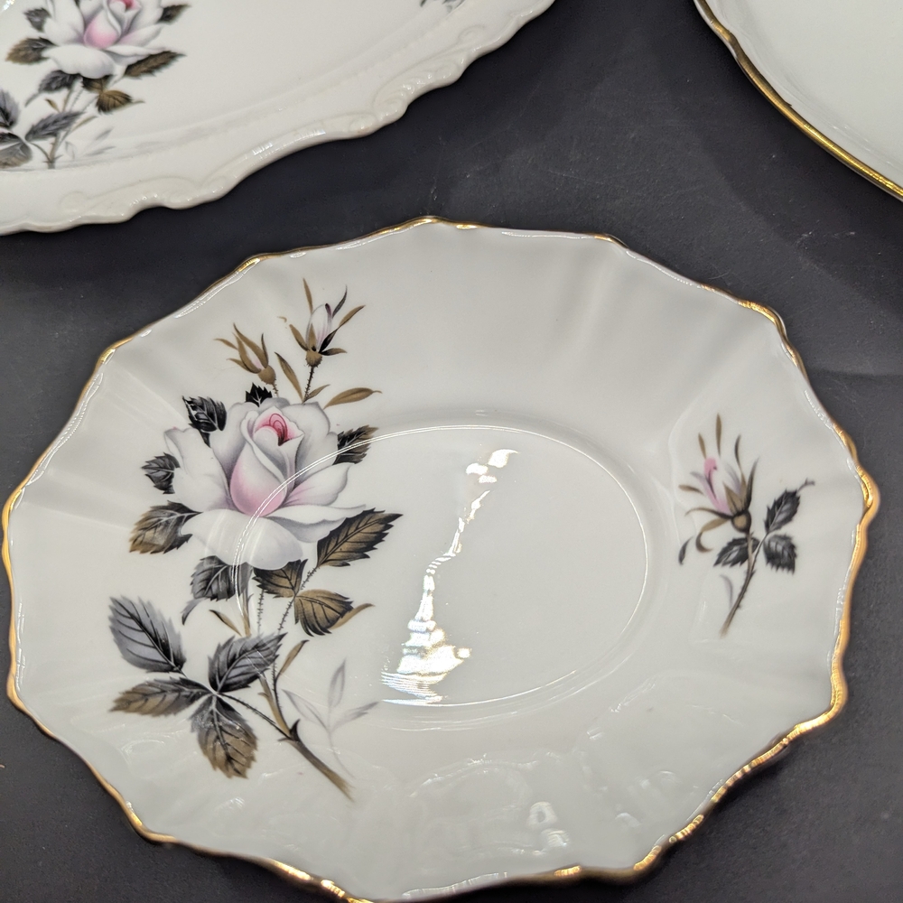 Vintage Royal Albert Queen's Messenger White and Pink Floral Serveware Set. - Picture 5 of 14